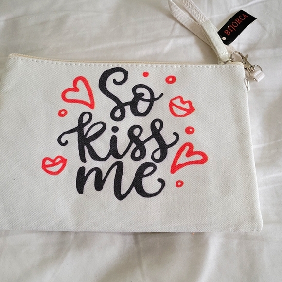 "So Kiss Me" make up bag clutch, NWT💗🎉🎊 - Picture 5 of 8